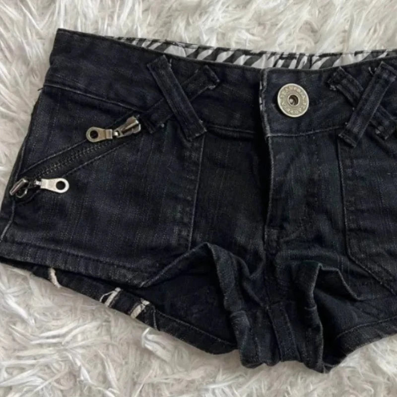 Pantaloncini di jeans a vita bassa stile Y2K underground effetto consumato