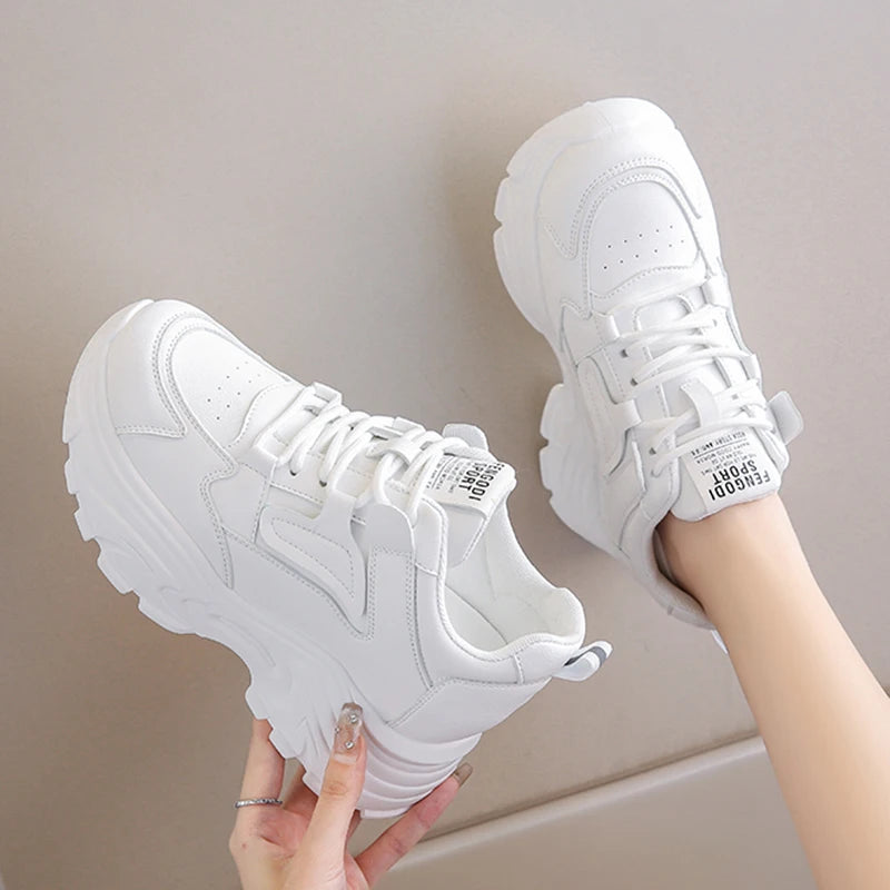 Sneakers con Platform e Lacci – Bianco e Nero