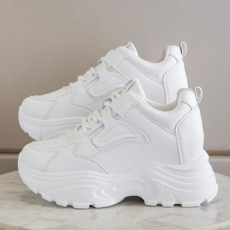 Sneakers con Platform e Lacci – Bianco e Nero